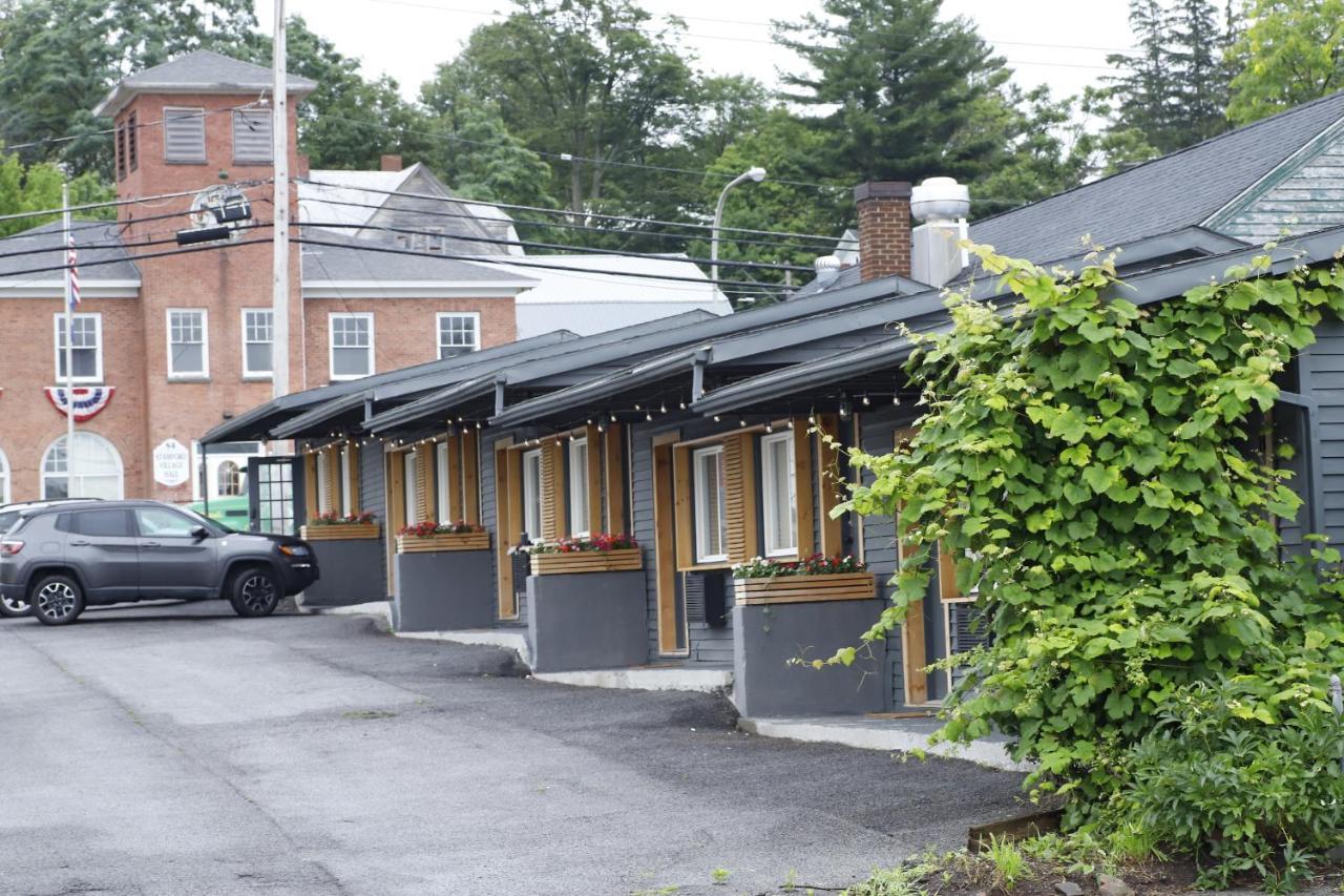 Motel The Vine On Main à Stamford Extérieur photo